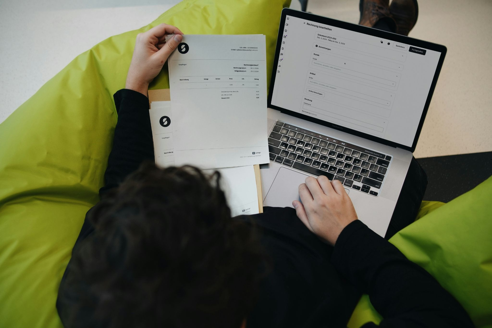 Hostinger pricing compared with Readdy subscription costs over a full contract term